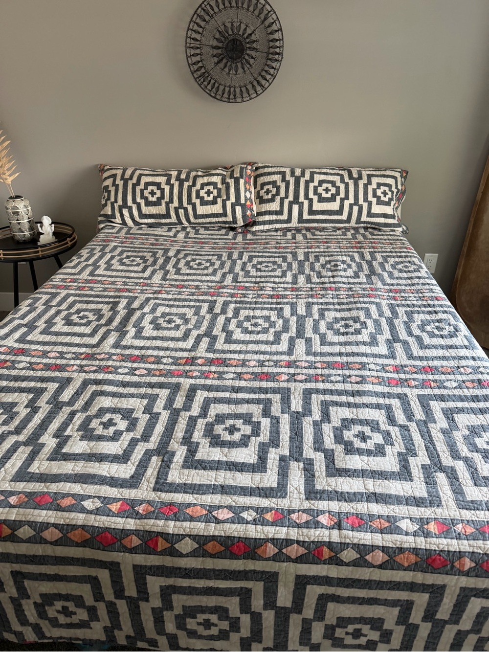Hypnotic 3-Piece King Quilt Set — Black and Cream Geometric. - Picture 3 of 5